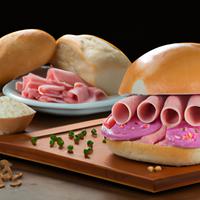 Brioche com mortadela