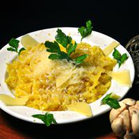 Buttered pasta with garlic and parmesan
