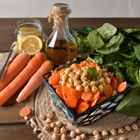 Carrot salad with chickpeas and spinach