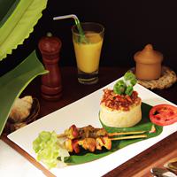 Chicken satay with rice and vegetables