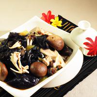 Chicken with black fungus