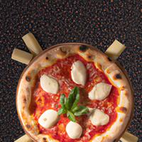 Classic neapolitan margarita pizza