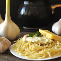 Creamy garlic pasta