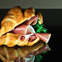 Croissant woth ham