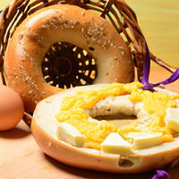 Egg and cheese plain bagel
