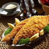 Filmes de peixe empanado com farinha panko