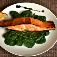 Grilled salmon with spinach