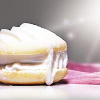 Melting moment biscuit with icing