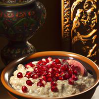 Oatmeal with pomegranate and raisins