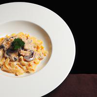 Pasta with mushrooms and cream sauce