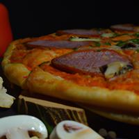 Pizza with pepperoni and mushrooms