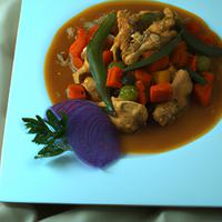 Pollo con verduras y salsa de soja