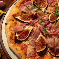 Prosciutto and fig pizza