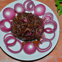 Red pnion carmelised