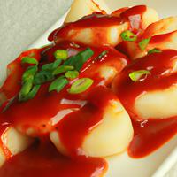 Rice cakes with sauce