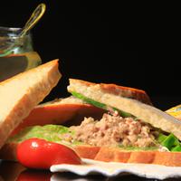 Salad sandwich with tuna and whole grain bread