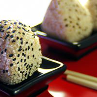 Sesame rice balls