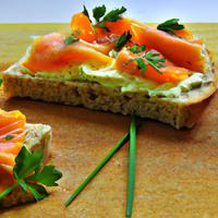 Smoked salmon cream cheese sadwichn