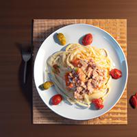 Spaghetti with tuna and sauce