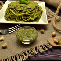 Thin spaghetti with pesto sauce