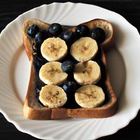 Toast with blueberries and banana