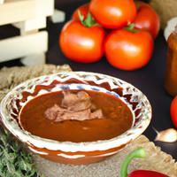 Tomato sauce with beef