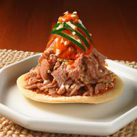Tostada de atum com molho kimuchi