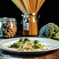 White broccolli pasta