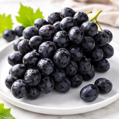 Black seedless grapes