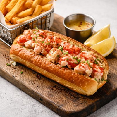 Chickie and petes warm lobster roll