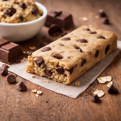 Chocolate chip cookie dough quest bar