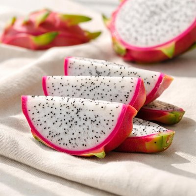 Dragon fruit slices