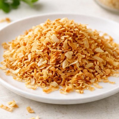 Dried onion flakes