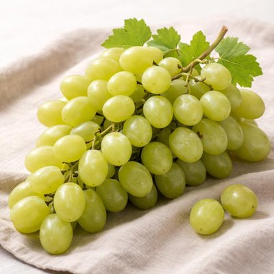 Green seedless table grapes