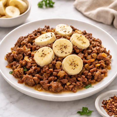 Ground beef with banana slices
