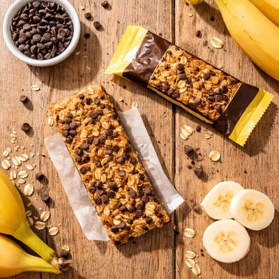 Kind banana chocolate chip protein bar