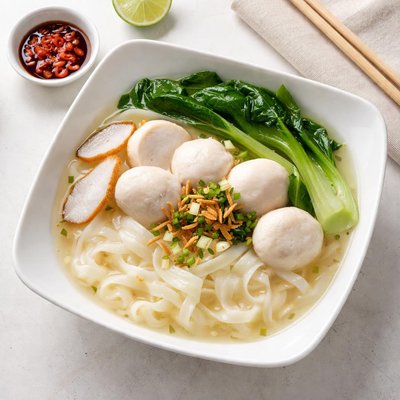 Kway tiao fishball soup