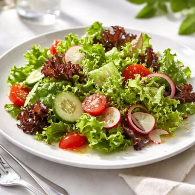Lettuce salad with dressing