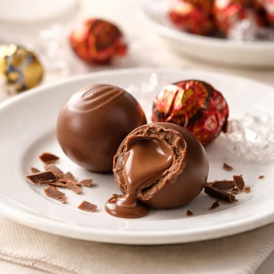 Lindt lindor milk chocolate truffle