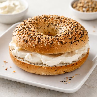 Manhattan bagel everything