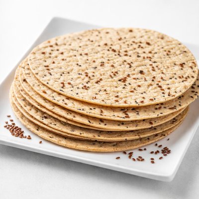 多谷物法式玉米面餅配亞麻籽和黑孜然籽