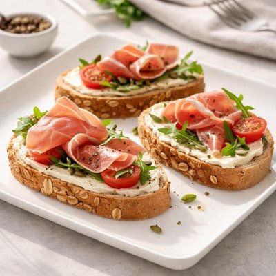 Oat bread with prosciutto