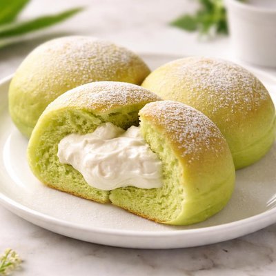 Pandan bread with cream