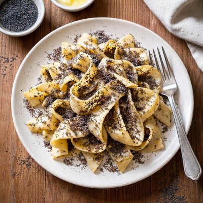 Pasta with poppy seeds