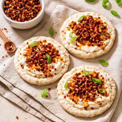 Rice cakes with chili crisp