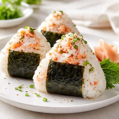 Salmon onigiri