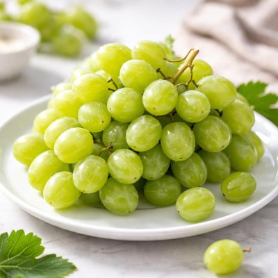 Seedless green grapes