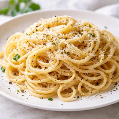 Spaghetti with cheese