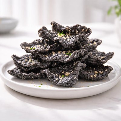 Squid ink cracker