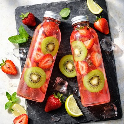 Strawberry and kiwi protein water